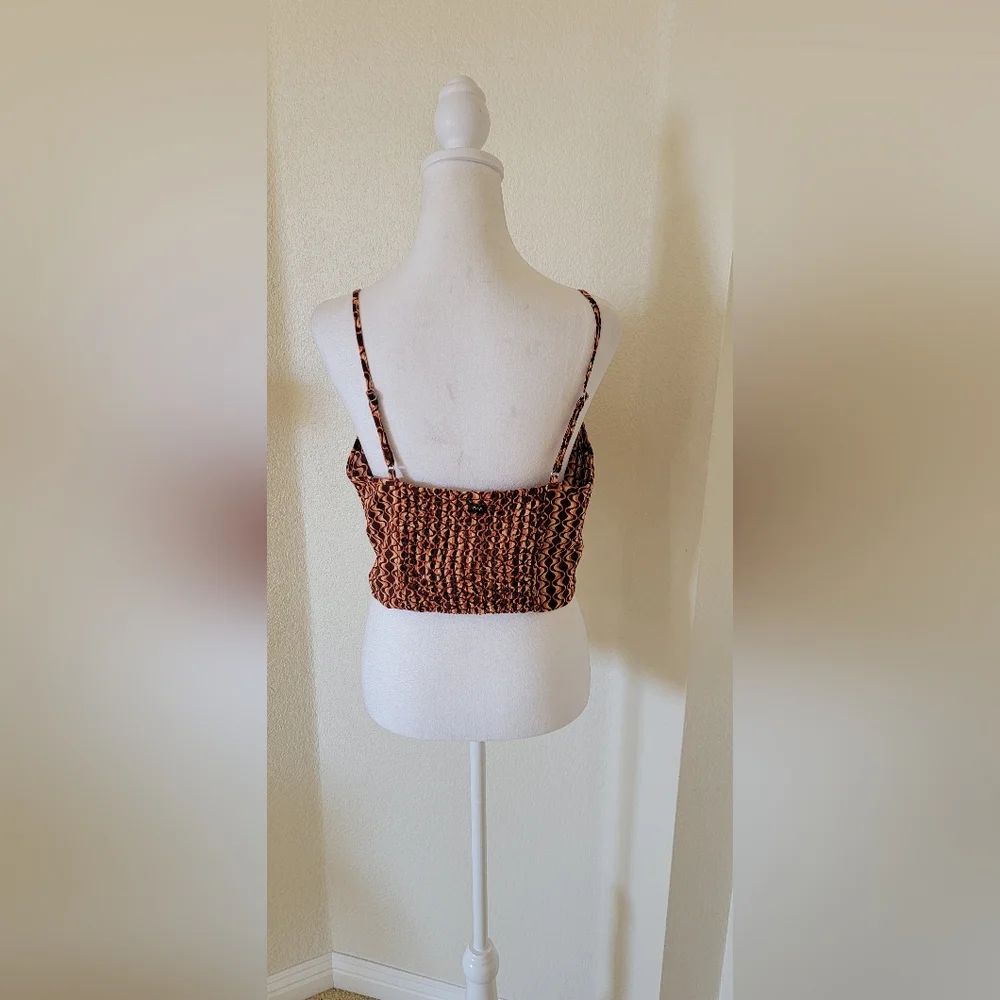 Crop Top by RVCA, size 12 - Picture 3 of 3